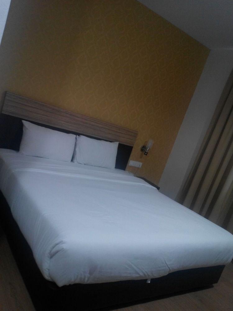 7 Heaven Boutique Hotel Пасир-Гуданг Экстерьер фото