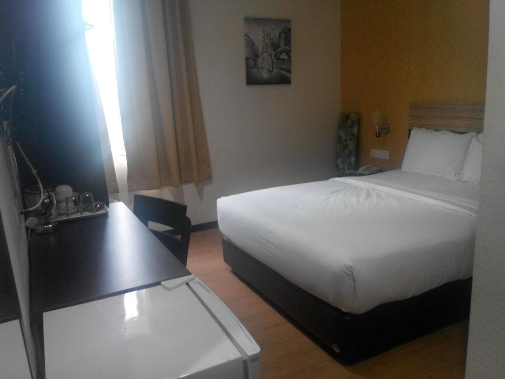 7 Heaven Boutique Hotel Пасир-Гуданг Экстерьер фото