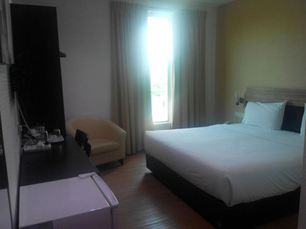 7 Heaven Boutique Hotel Пасир-Гуданг Экстерьер фото