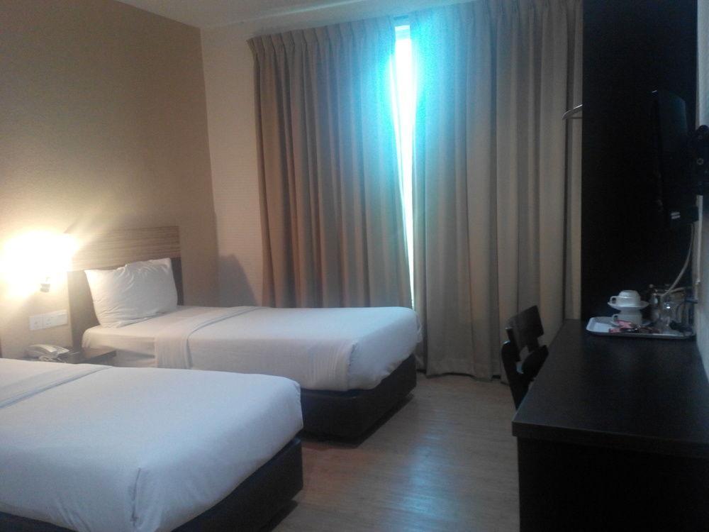 7 Heaven Boutique Hotel Пасир-Гуданг Экстерьер фото