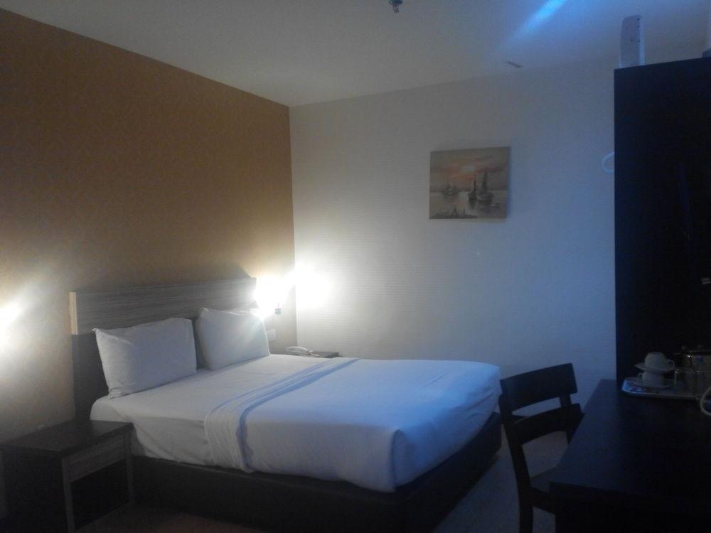 7 Heaven Boutique Hotel Пасир-Гуданг Экстерьер фото